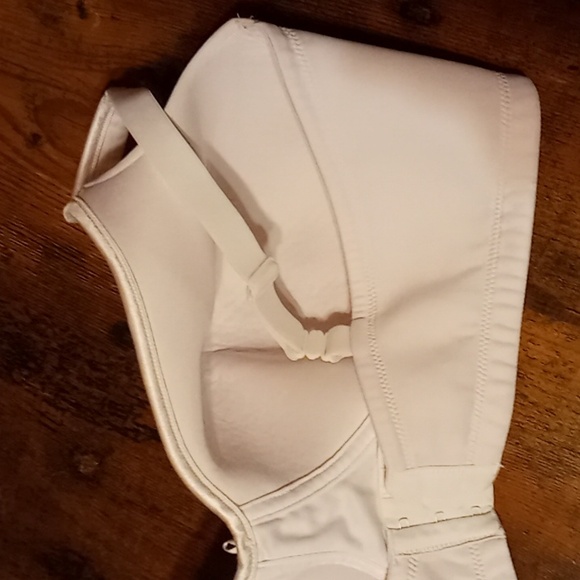 Like New White Vanity Fair 40D Lightly padded Wirefree Bra - Picture 8 of 10